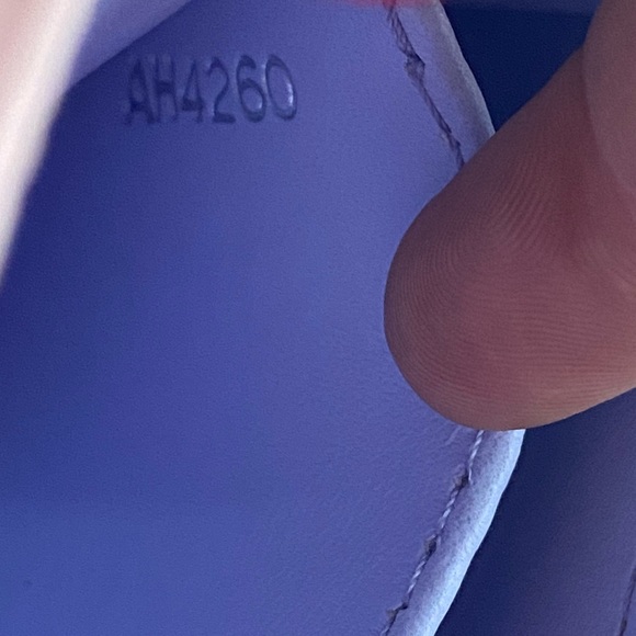 Louis Vuitton Capucines Mini - Picture 9 of 14